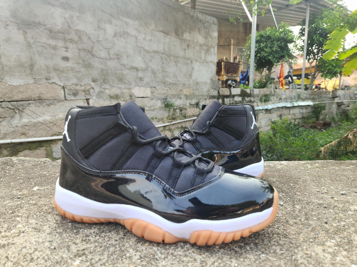 Air Jordan 11 Black/Brown
