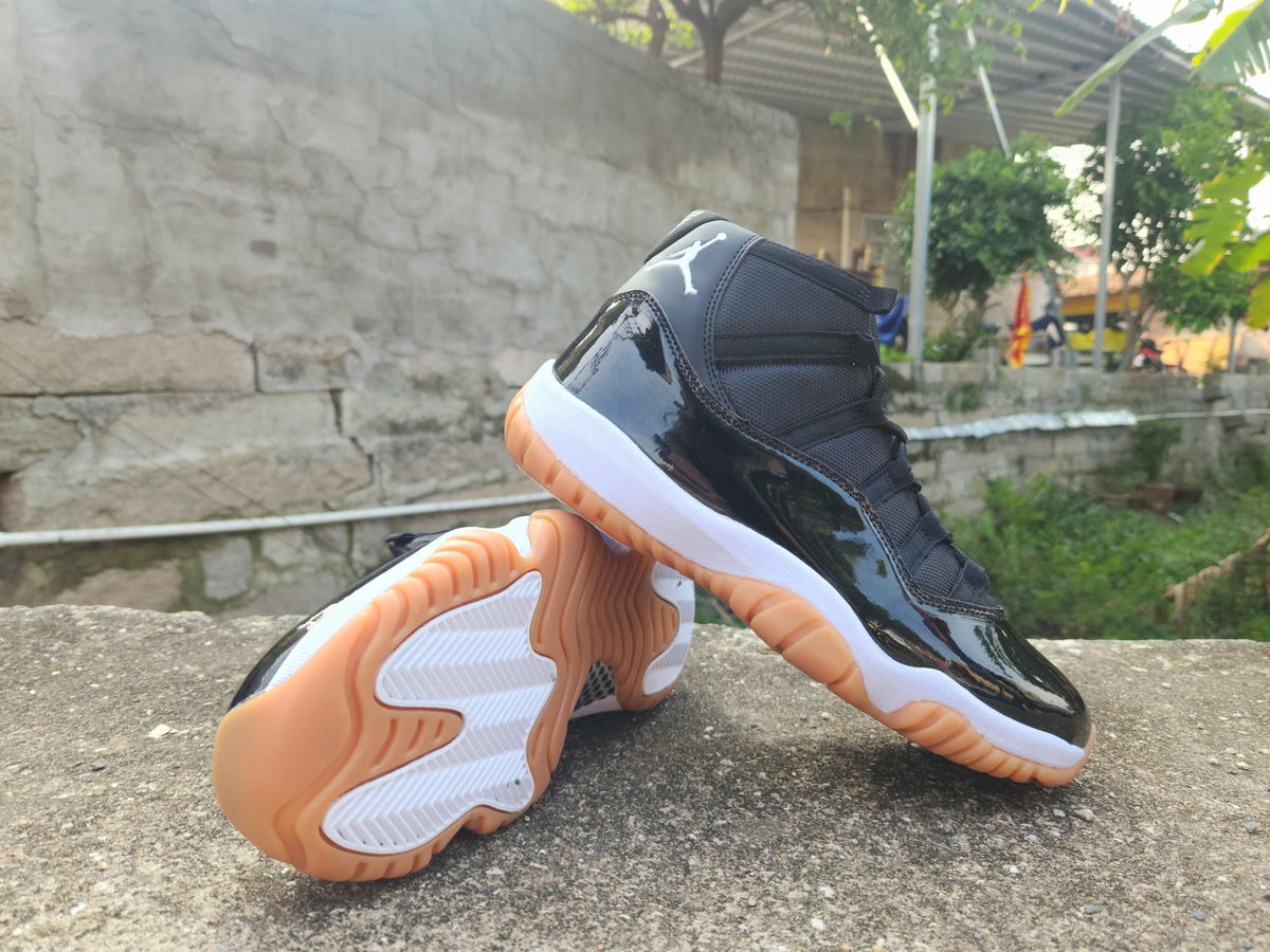 Air Jordan 11 Black/Brown